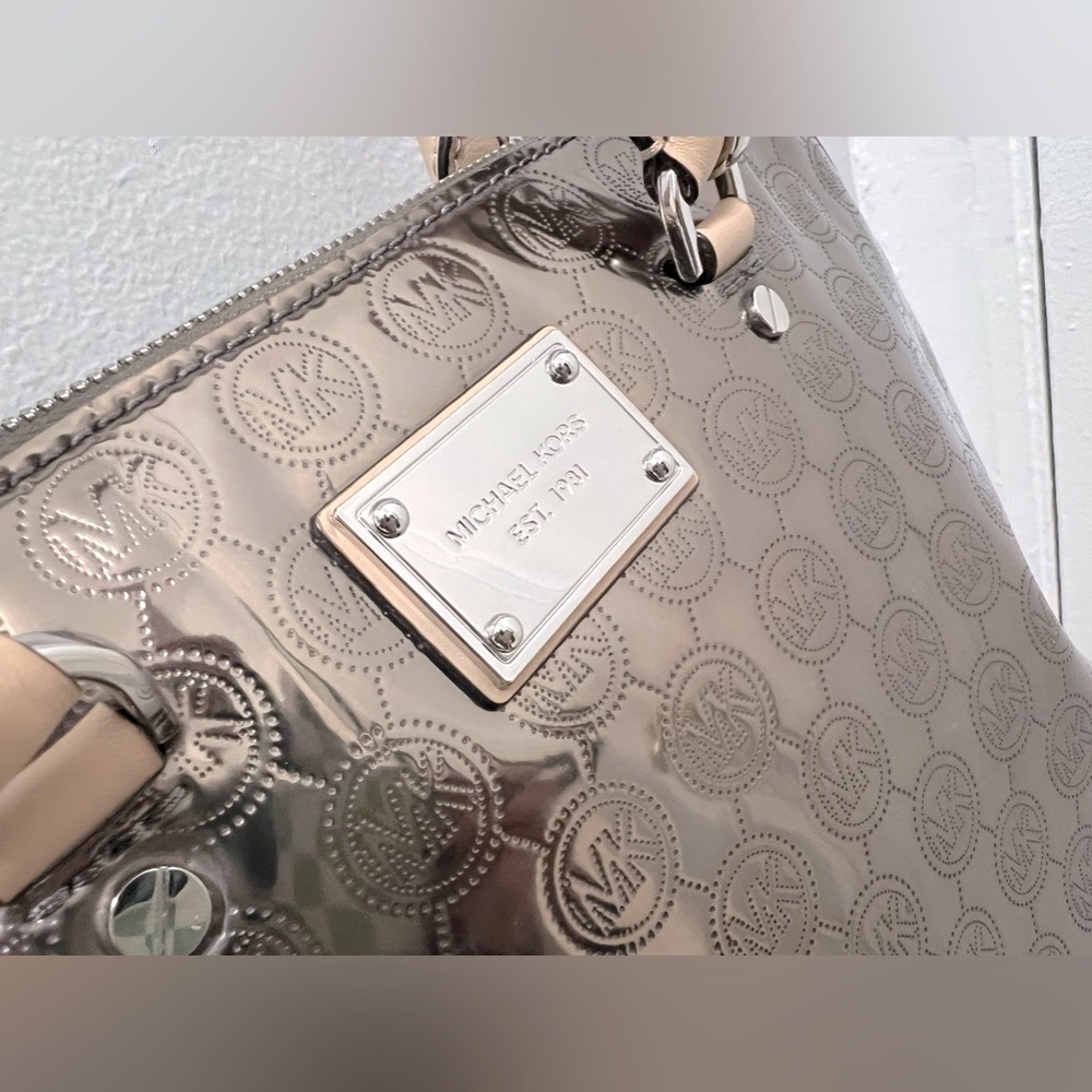 New Michael Kors Dome Satchel - Picture 4 of 16